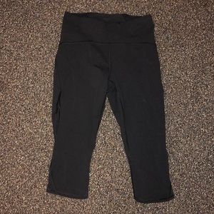 Black Lululemon 1/2 crop leggings
